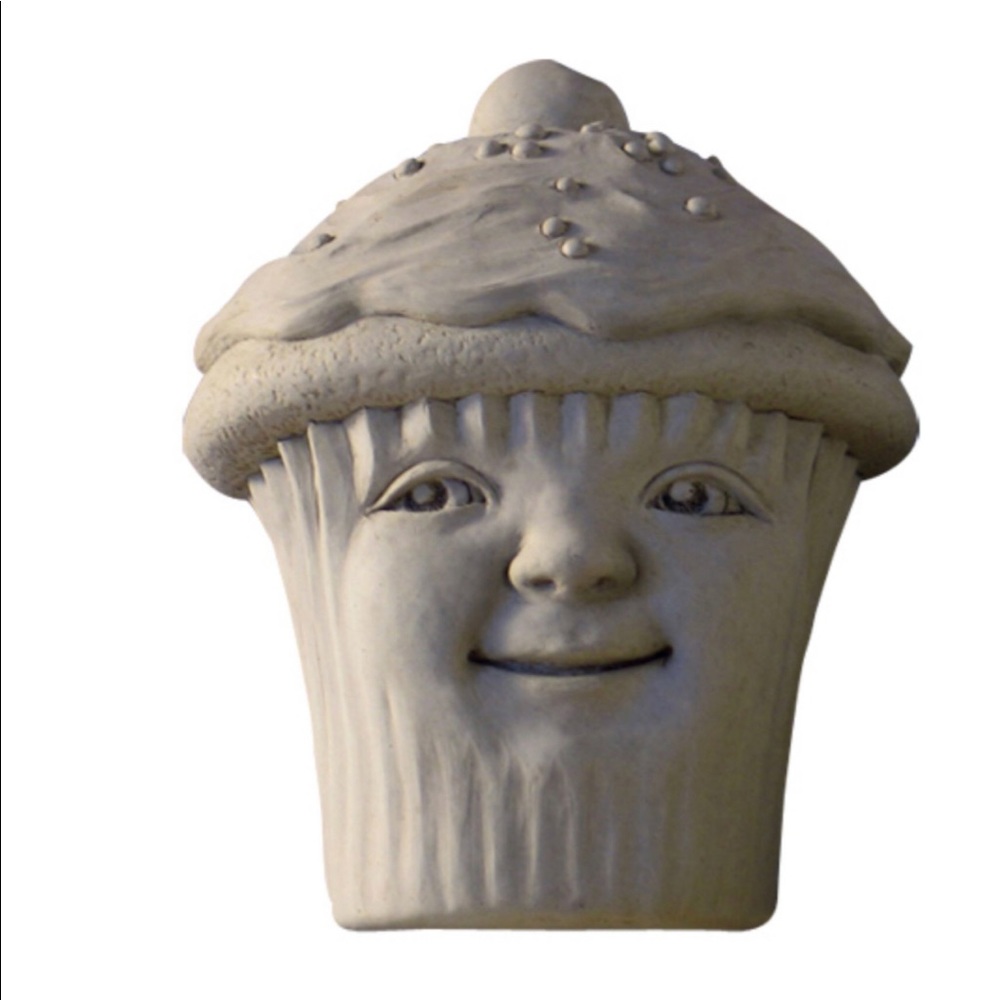 Carruth Smiling Cupcake Plaque